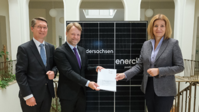 Solaroffensive geht weiter: Land schließt Vertrag für 355.000 Quadratmeter Dächer
