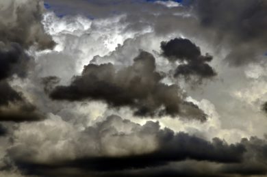 Am Konjunktur-Himmel ziehen immer mehr dunkle Wolken auf