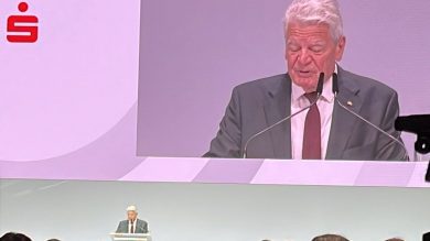 Altbundespräsident Gauck warnt vor Abhängigkeit von China