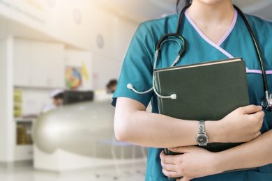 Kliniken in Not: Krankenhausgesellschaft dringt auf Einlenken von Lauterbach