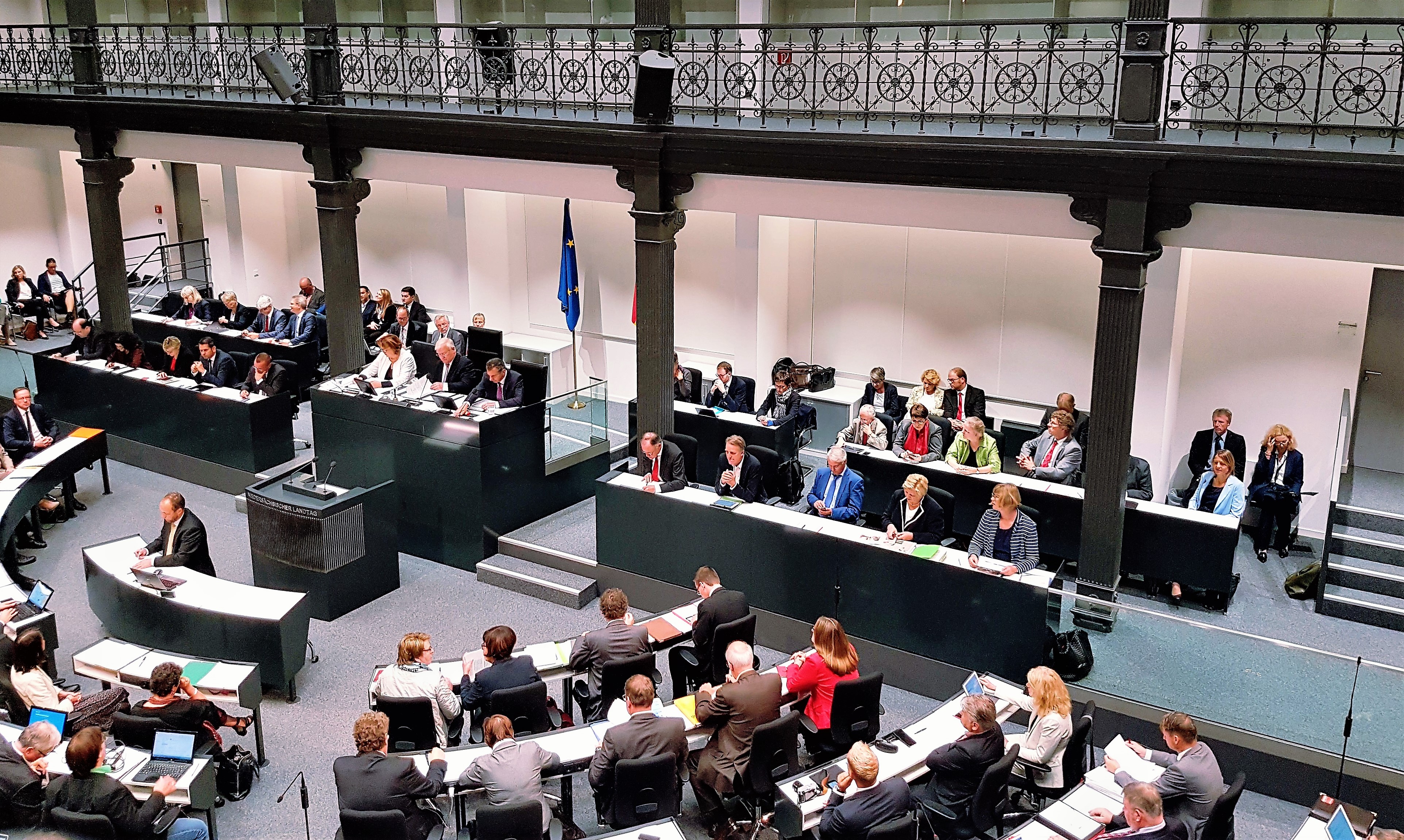 Der Landtag löst sich auf und eine schreibt Geschichte
