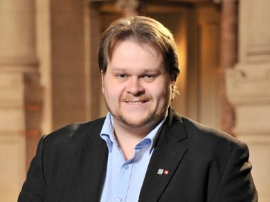 SPD-Ratsfraktionschef Lars Kelich regt sich über NLGA-Mitarbeiter auf