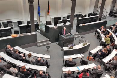 CDU beharrt auf Verurteilung des Linksextremismus