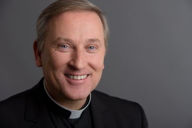 Weihbischof von Vechta will Krankenhaus-Fusion nun doch wieder stoppen
