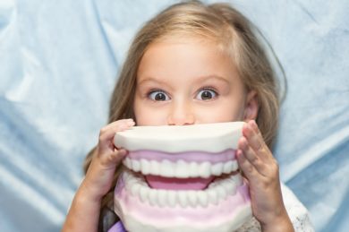 Experten: Zahnarzt-Untersuchungen in Schulen muss wieder Pflicht werden