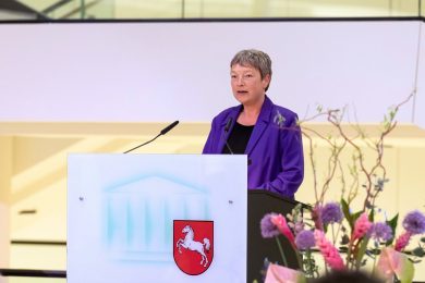 Landtagspräsidentin will Mutterschutz von Abgeordneten gesetzlich verankern